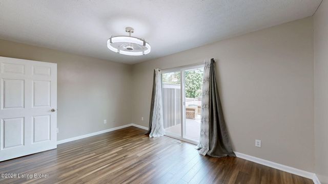 1033 Lampton St, Louisville, KY 40204