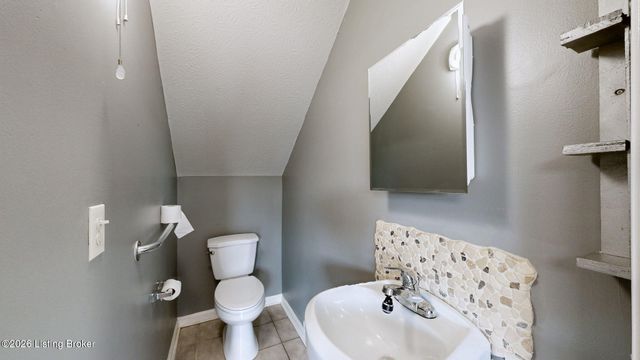 1033 Lampton St, Louisville, KY 40204