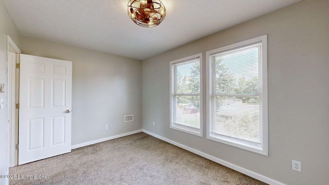 1033 Lampton St, Louisville, KY 40204
