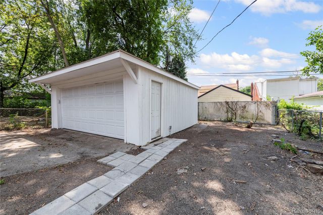 18243 Freeland Street, Detroit, MI 48235