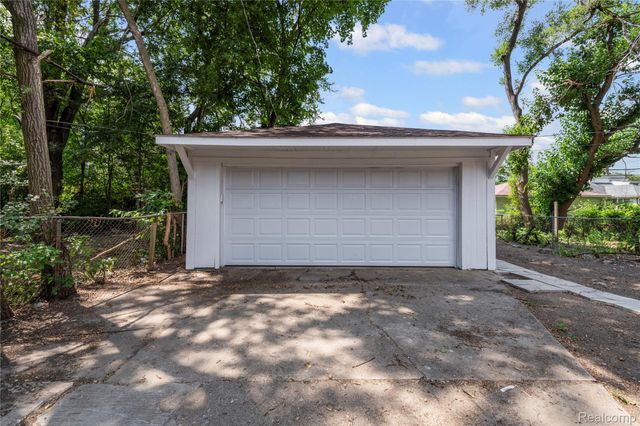 18243 Freeland Street, Detroit, MI 48235