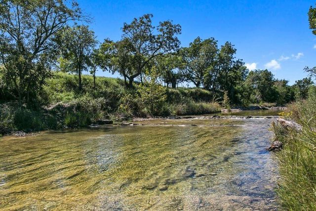 440 Chimney Valley RD, Blanco, TX 78606