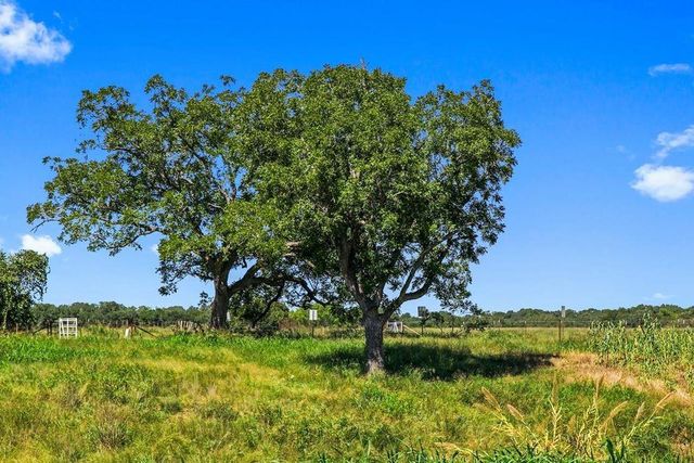 440 Chimney Valley RD, Blanco, TX 78606