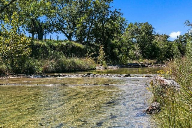 440 Chimney Valley RD, Blanco, TX 78606