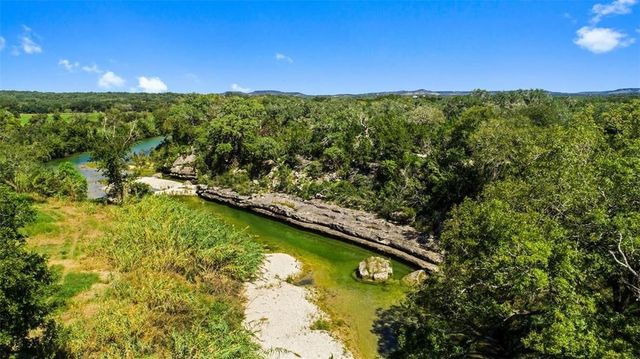 440 Chimney Valley RD, Blanco, TX 78606