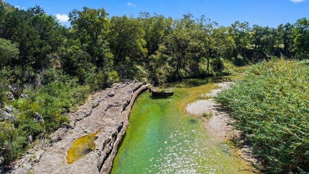 440 Chimney Valley RD, Blanco, TX 78606