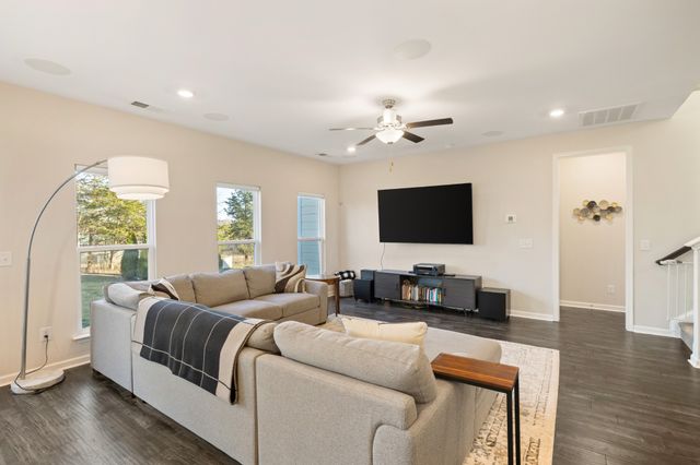 633 Castle Rd, Mount Juliet, TN 37122