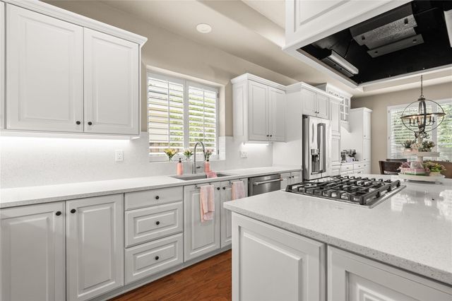 131 E Beckonvale Circle, The Woodlands, TX 77382