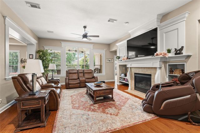131 E Beckonvale Circle, The Woodlands, TX 77382