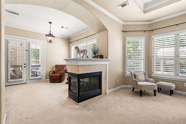 131 E Beckonvale Circle, The Woodlands, TX 77382
