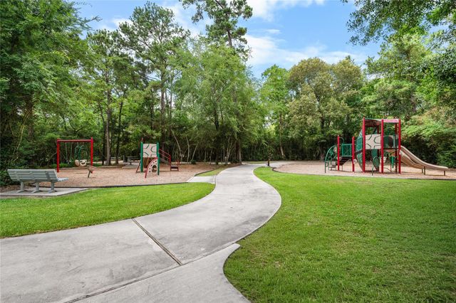 131 E Beckonvale Circle, The Woodlands, TX 77382