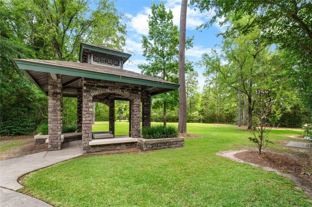 131 E Beckonvale Circle, The Woodlands, TX 77382