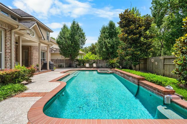 131 E Beckonvale Circle, The Woodlands, TX 77382