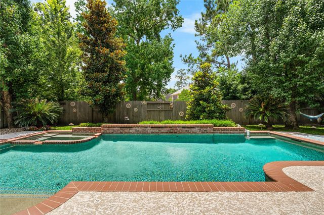 131 E Beckonvale Circle, The Woodlands, TX 77382