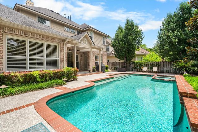 131 E Beckonvale Circle, The Woodlands, TX 77382