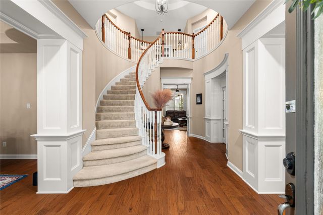 131 E Beckonvale Circle, The Woodlands, TX 77382
