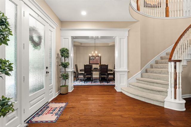 131 E Beckonvale Circle, The Woodlands, TX 77382