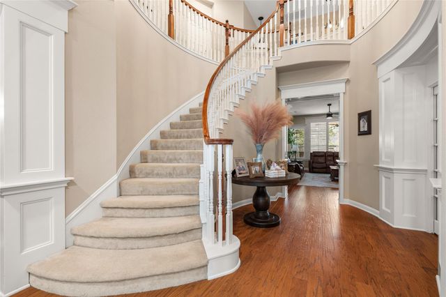 131 E Beckonvale Circle, The Woodlands, TX 77382