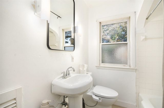 127 Madelon Street, Belleville, MI 48111