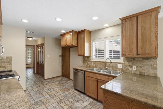 1807 Mossy Oak Street, Arlington, TX 76012