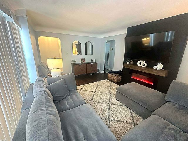 23451 Seneca Street, Oak Park, MI 48237