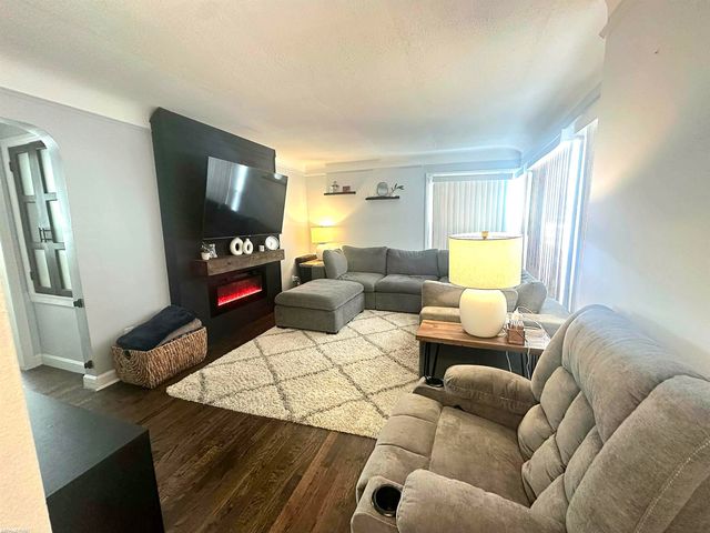 23451 Seneca Street, Oak Park, MI 48237