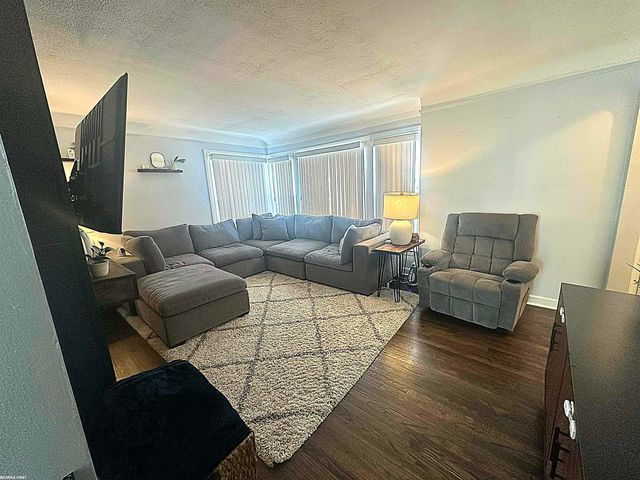 23451 Seneca Street, Oak Park, MI 48237