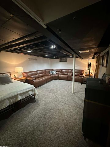 23451 Seneca Street, Oak Park, MI 48237