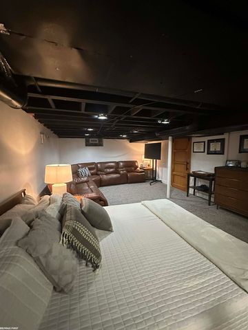 23451 Seneca Street, Oak Park, MI 48237