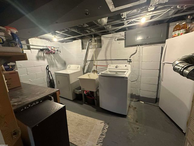 23451 Seneca Street, Oak Park, MI 48237