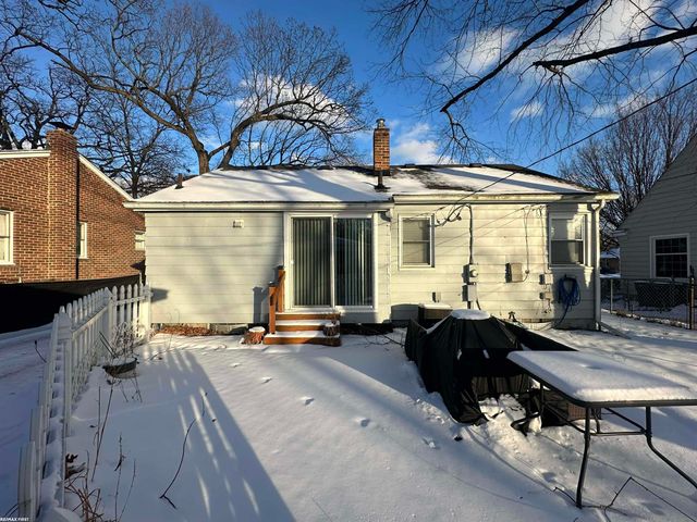 23451 Seneca Street, Oak Park, MI 48237
