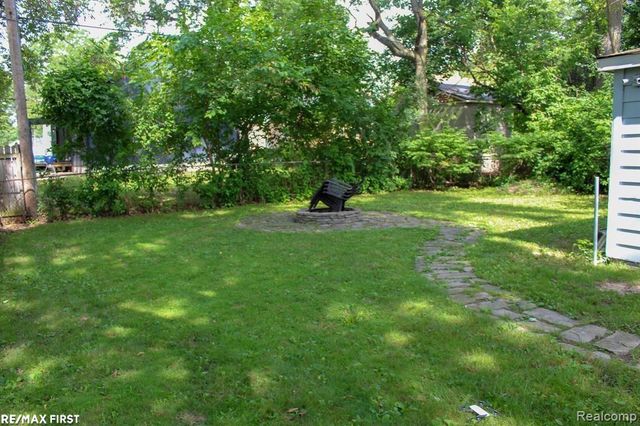 23451 Seneca Street, Oak Park, MI 48237