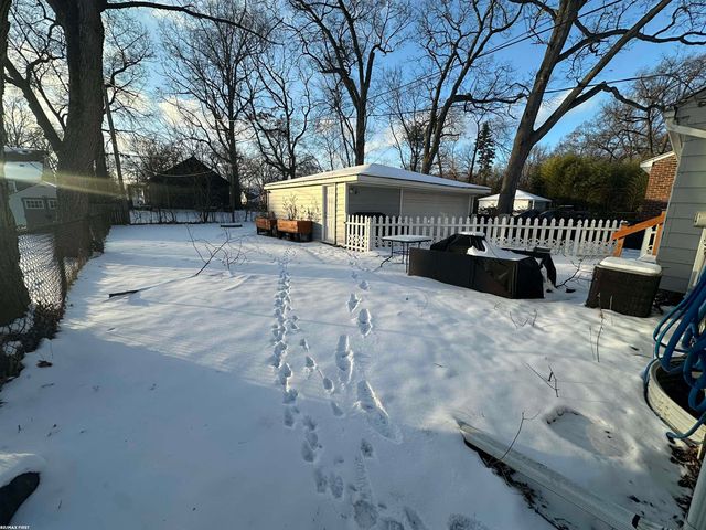 23451 Seneca Street, Oak Park, MI 48237