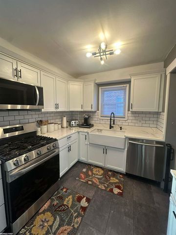 23451 Seneca Street, Oak Park, MI 48237