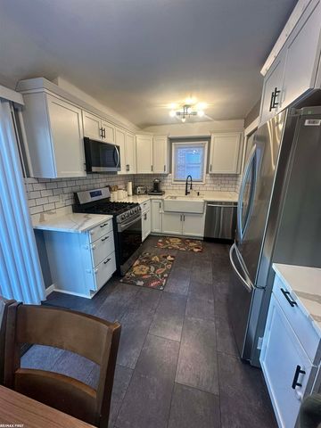 23451 Seneca Street, Oak Park, MI 48237