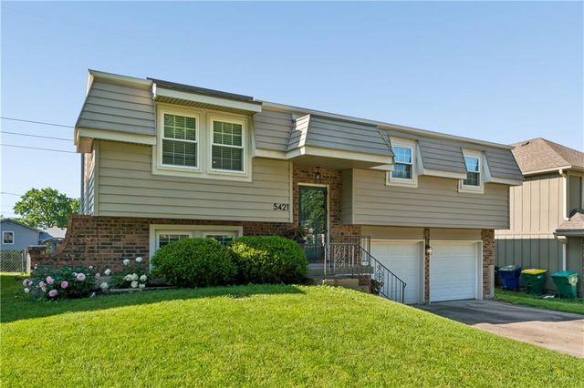 5421 Crest Drive, Kansas City, KS 66106