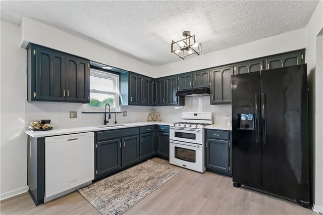 5421 Crest Drive, Kansas City, KS 66106