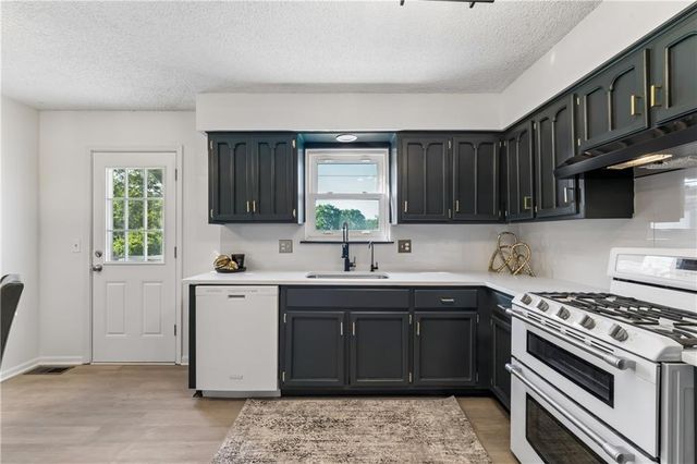 5421 Crest Drive, Kansas City, KS 66106
