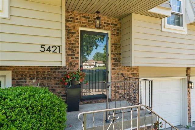 5421 Crest Drive, Kansas City, KS 66106