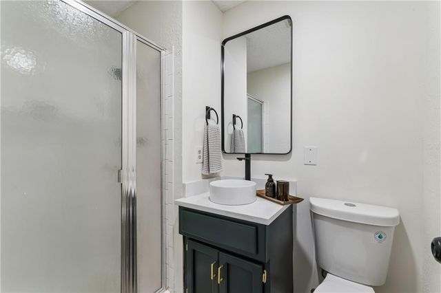 5421 Crest Drive, Kansas City, KS 66106