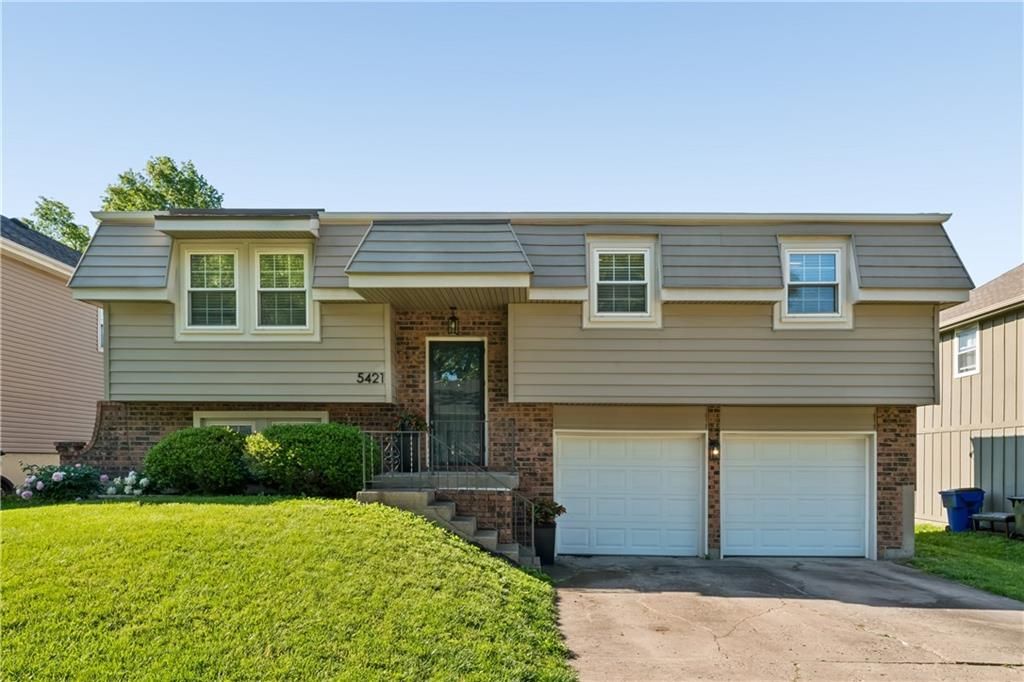 5421 Crest Drive, Kansas City, KS 66106