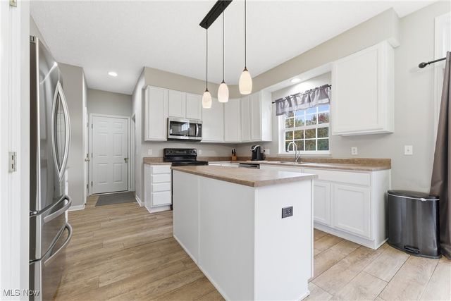 43 Fox Ridge Way, Tallmadge, OH 44278