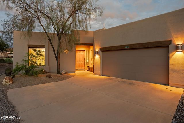 205 W QUARTZ ROCK Road, Phoenix, AZ 85085