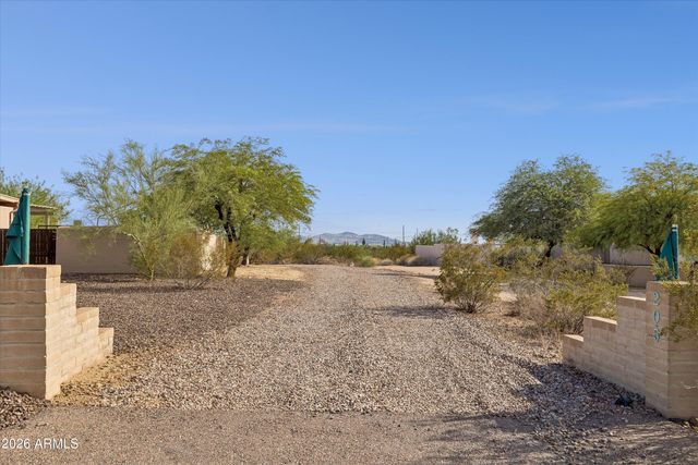 205 W QUARTZ ROCK Road, Phoenix, AZ 85085