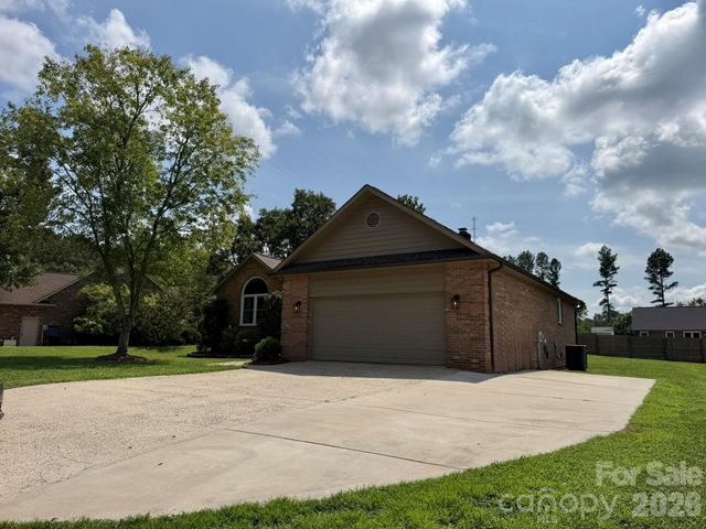 141 Walking Horse Run, Stanley, NC 28164