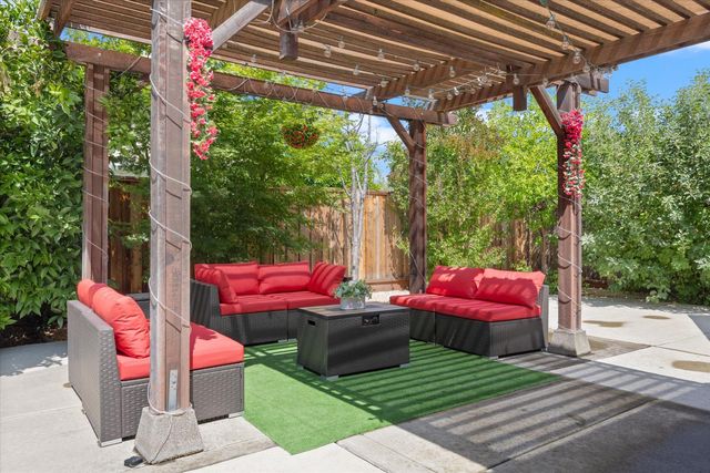 3080 Palmate Way, Sacramento, CA 95834