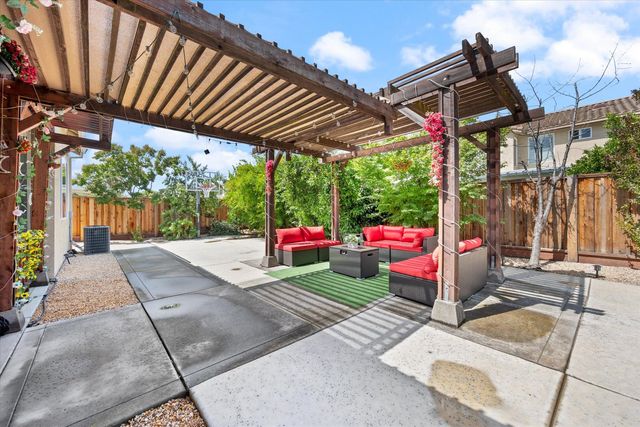 3080 Palmate Way, Sacramento, CA 95834