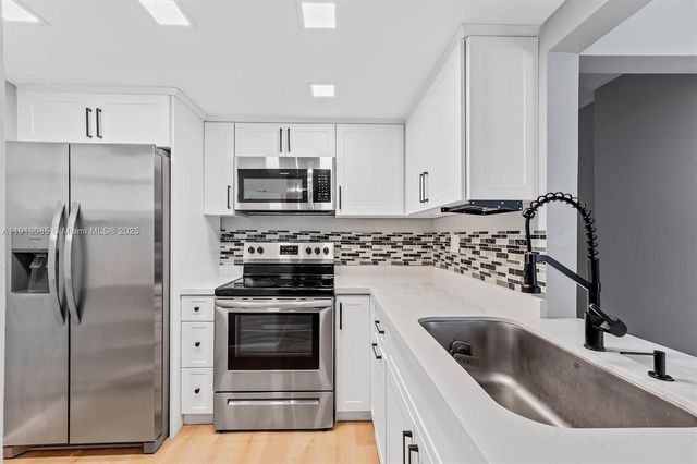 8617 SW 68th Ct 2, Pinecrest, FL 33156