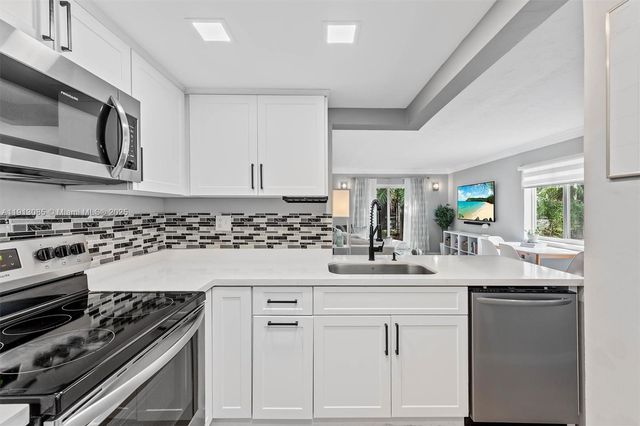 8617 SW 68th Ct 2, Pinecrest, FL 33156