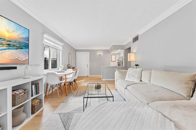 8617 SW 68th Ct 2, Pinecrest, FL 33156